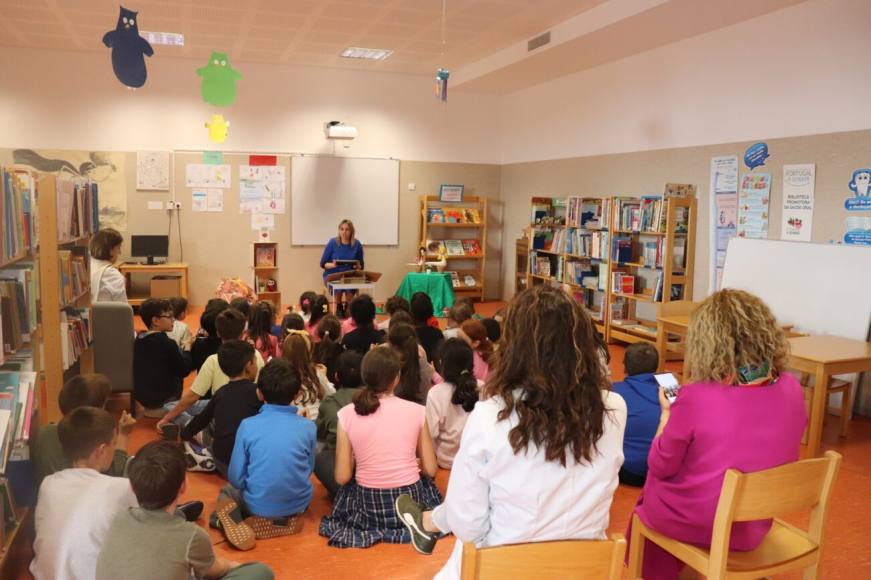 Biblioteca Municipal de Amares acolhe &ldquo;Conto de Natal &ndash; A aranha Antonieta e o Sr. Natal&rdquo;